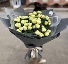 Букет Белые кустовые розы Солинеро в Островской